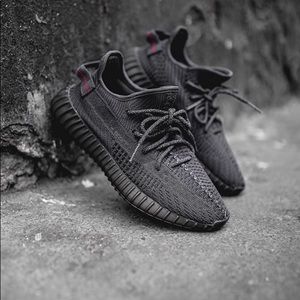 Adidas Yeezy Boost 350 V2 black Reflected